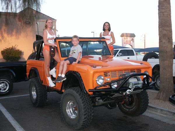 hooters09